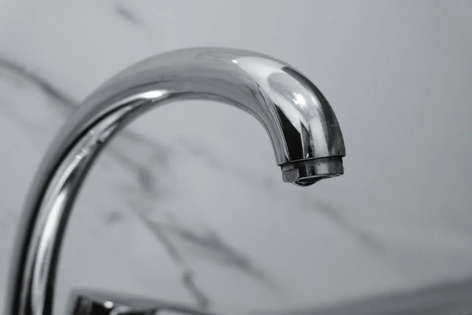 Common causes of faucet and fixture leaks in homes